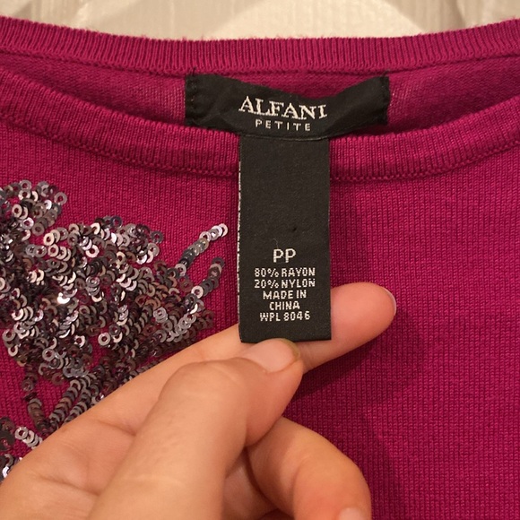 Beautiful pink sweater with flowers in silver sequin by Alfani - Picture 5 of 8